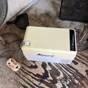 Alpicool Portable Cooler in Cream and Black